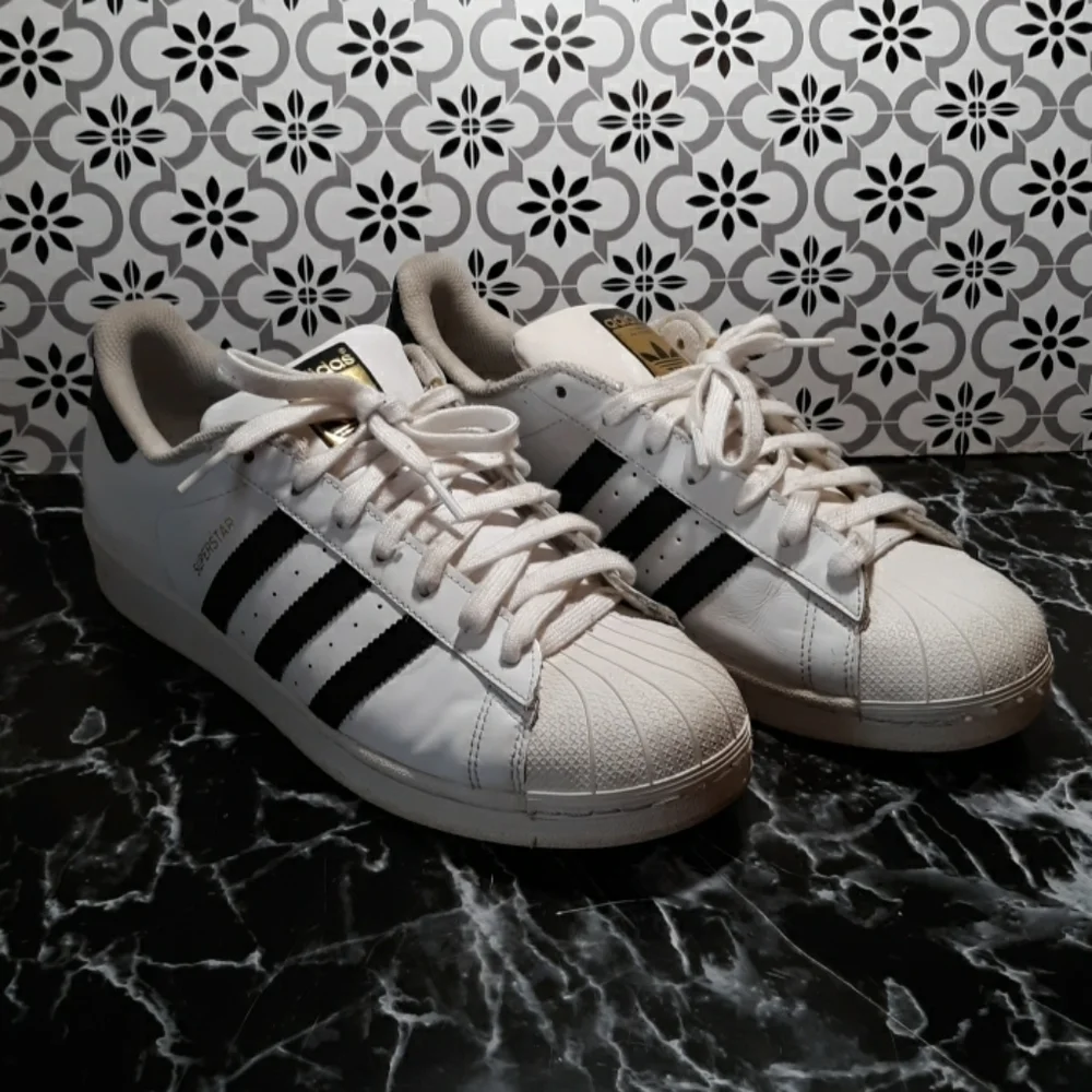 Adidas size 11 white black